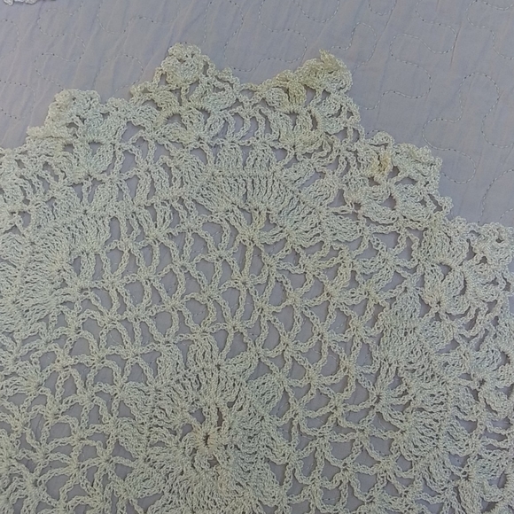 Handmade knitted table coaster/decor - Picture 2 of 2